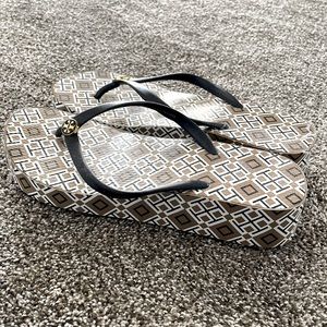 Size 7 Tory Burch flip flops